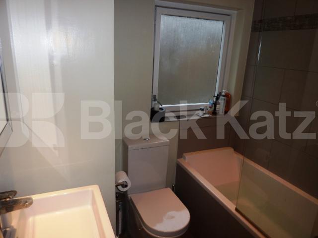 			MUST SEE!, 2 Bedroom, 1 bath, 1 reception Flat			 Balmore Street, DARTMOUTH PARK